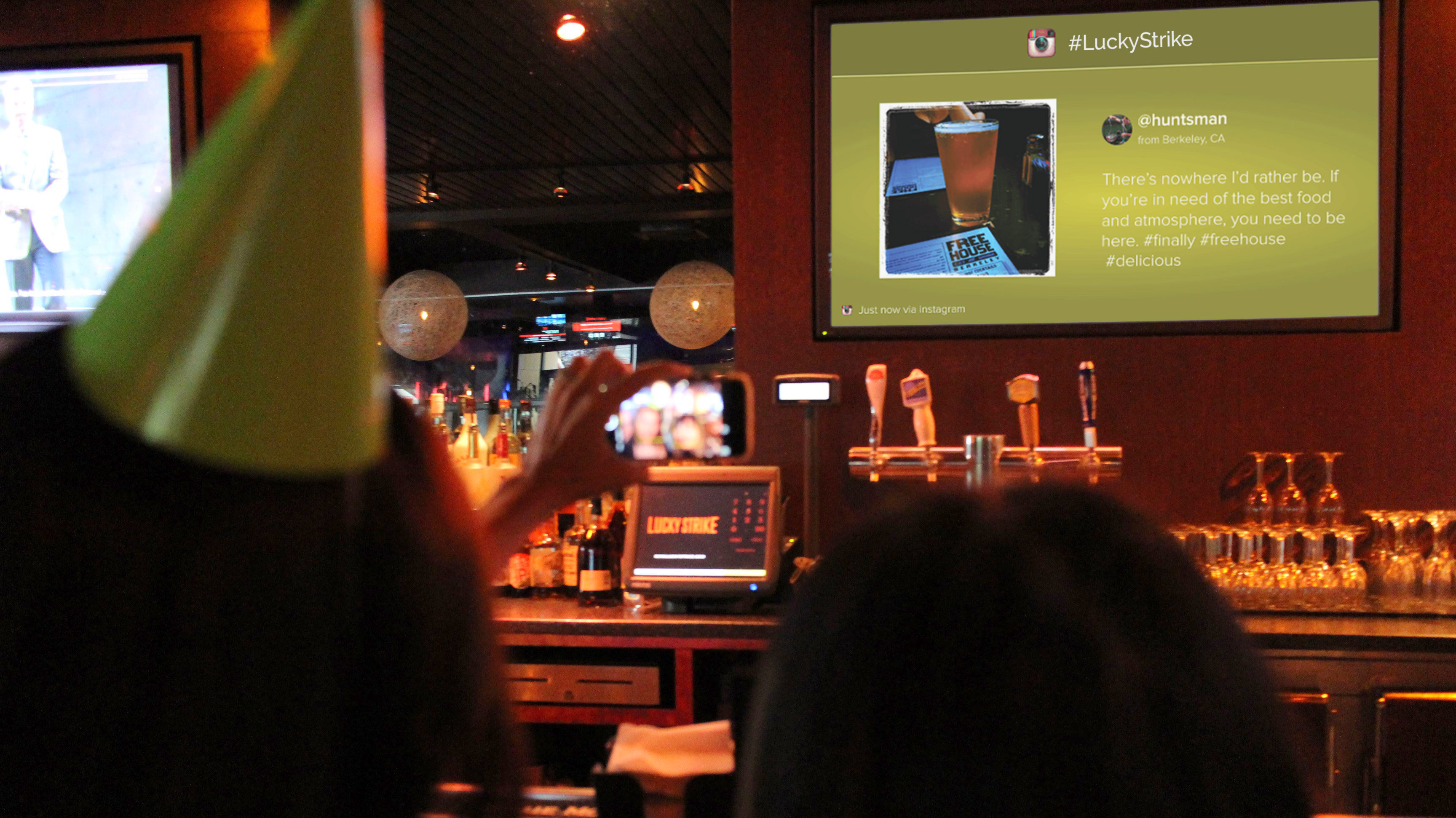 Digital signage in Lucky Strike bar